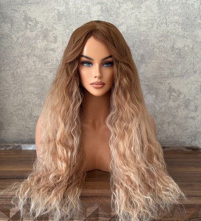 Gerçek Saç Dokusunda Kıvırcık Perçemli Ombreli Model