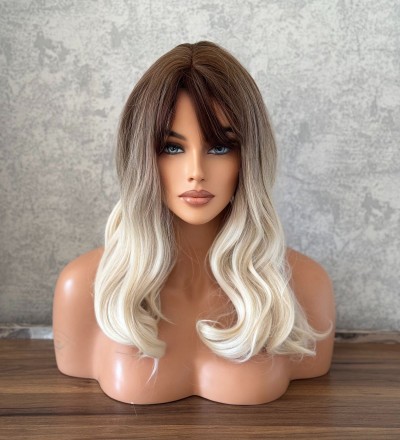 Gerçek saç dokusunda ombreli ortaboy peruk Gerçek saç dokusunda ombreli ortaboy peruk