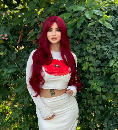 Kızıl dalgalı perçemli gerçek saç dokusunda özel peruk