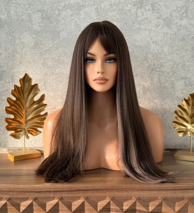 Kumral gri ışıltılı düz perçemli model Kumral gri ışıltılı düz perçemli model