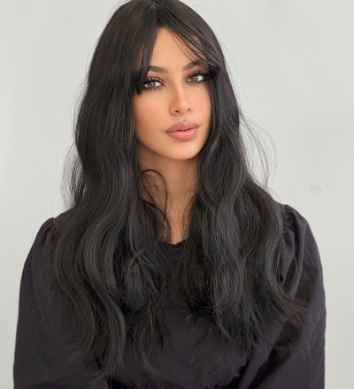 Siyah severlere dalgalı perçemli model Siyah severlere dalgalı perçemli model