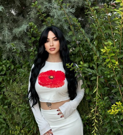 Yeni sezon dalgalı siyah perçemli mode vip