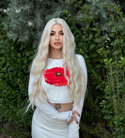 Yeni sezon soğuk sarı dalgalı perçemsiz vip peruk Yeni sezon soğuk sarı dalgalı perçemsiz vip peruk