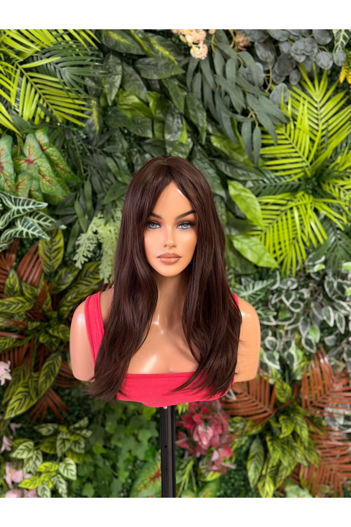 Doğal renk tonundaki şahane düz orta boy modelimiz